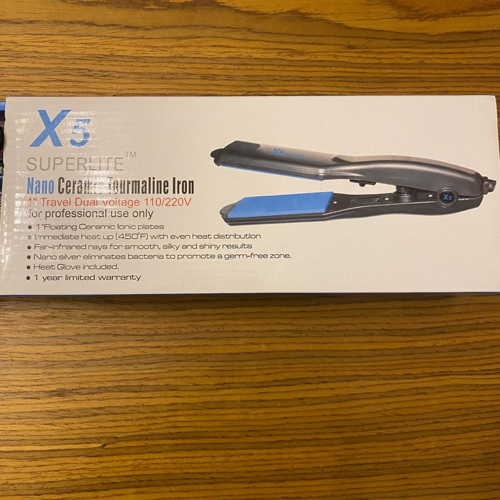 NWT X5 SuperLite 1" Nano Tourmaline
Ceramic Flatiron